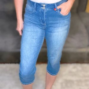 Royal Signature Slim Stretch High Rise Capri NWT